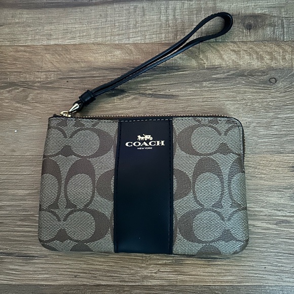 Coach Handbags - Coach Wristlet Brand New